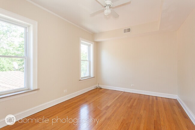 Building Photo - 2141 W Arthur Ave