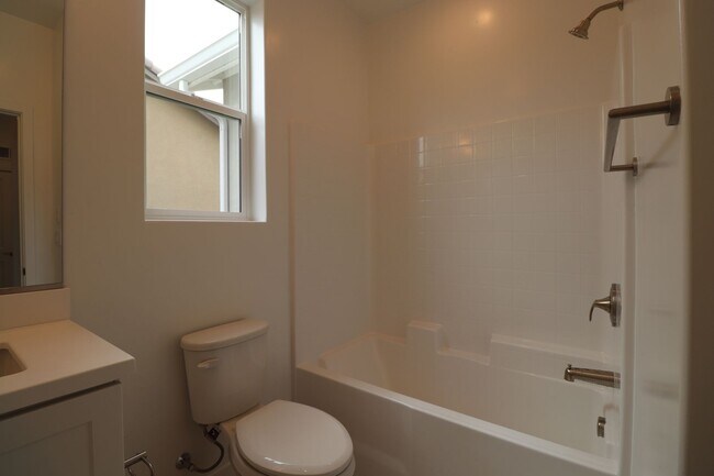 Building Photo - 1713 River Vis