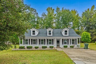 Building Photo - Beautiful 3-bed, 2 bath home in Hallmark G...