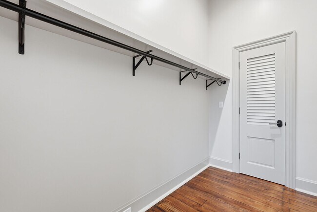 Building Photo - 124 E Mc Donough St