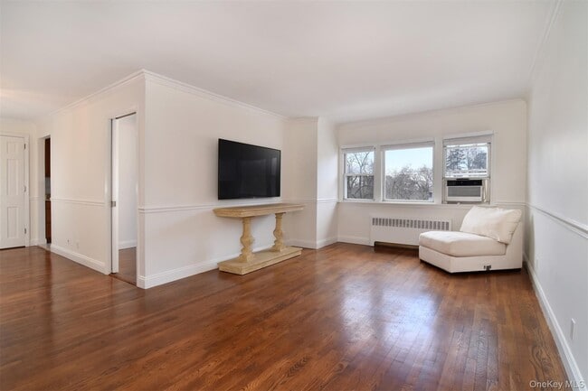 Building Photo - 140 N Broadway