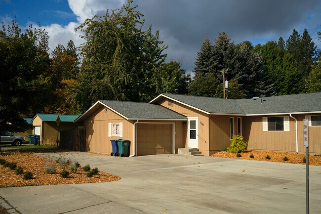 Building Photo - 1325 E Syringa Dr