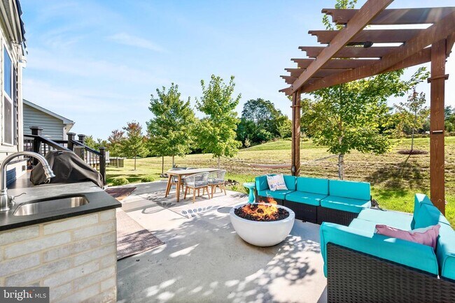 Building Photo - 124 Emperor Dr