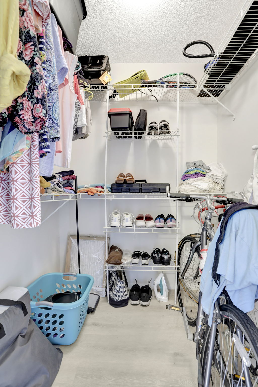 Building Photo - 2851 S Palm Aire Dr