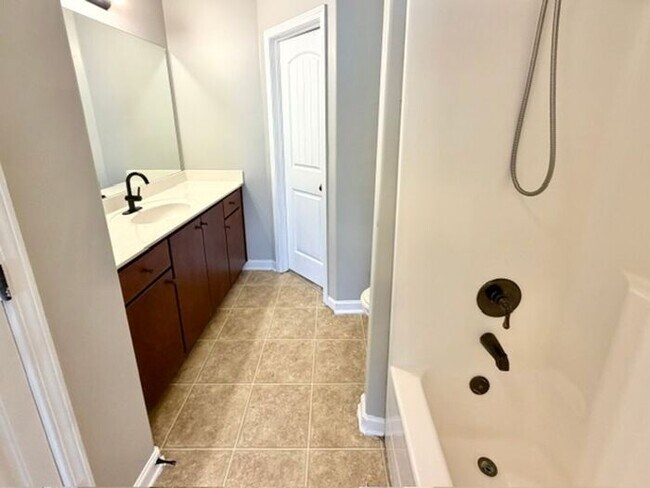 Building Photo - Cordova 3 Bedroom 2 Bath Home Available Now!