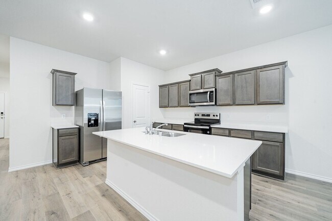 Building Photo - 2126 Thornton Dr