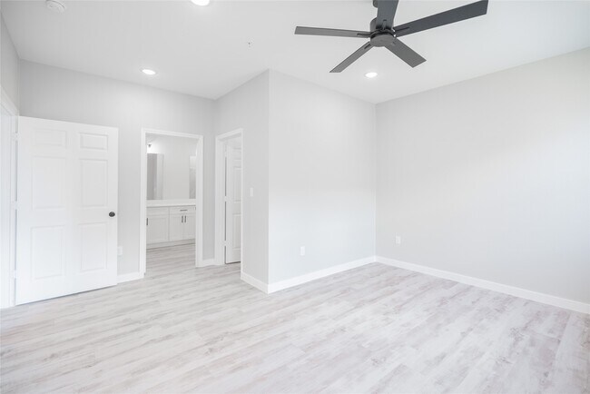 Building Photo - 2101 Reinke Rd