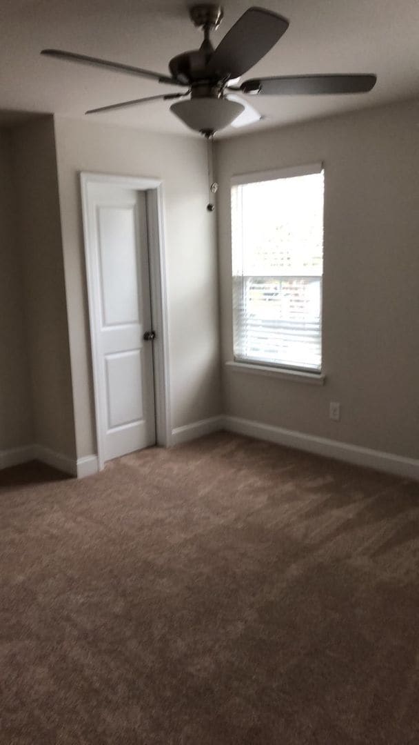 Building Photo - 3BR  2.5BA TOWNHOME