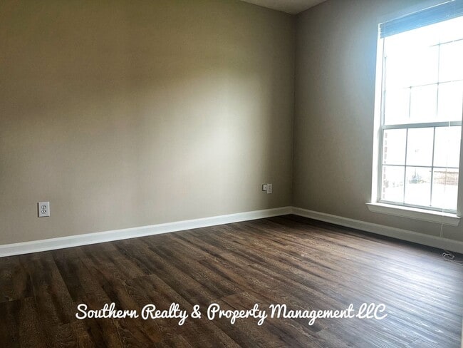 Building Photo - Fine Silver Living in Silver Pointe