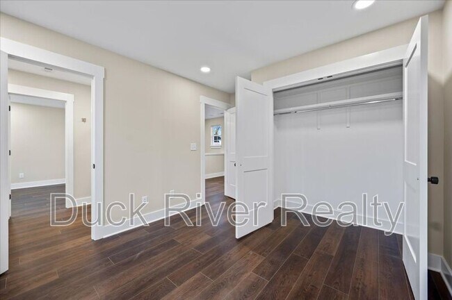 Building Photo - 119 Westover Dr