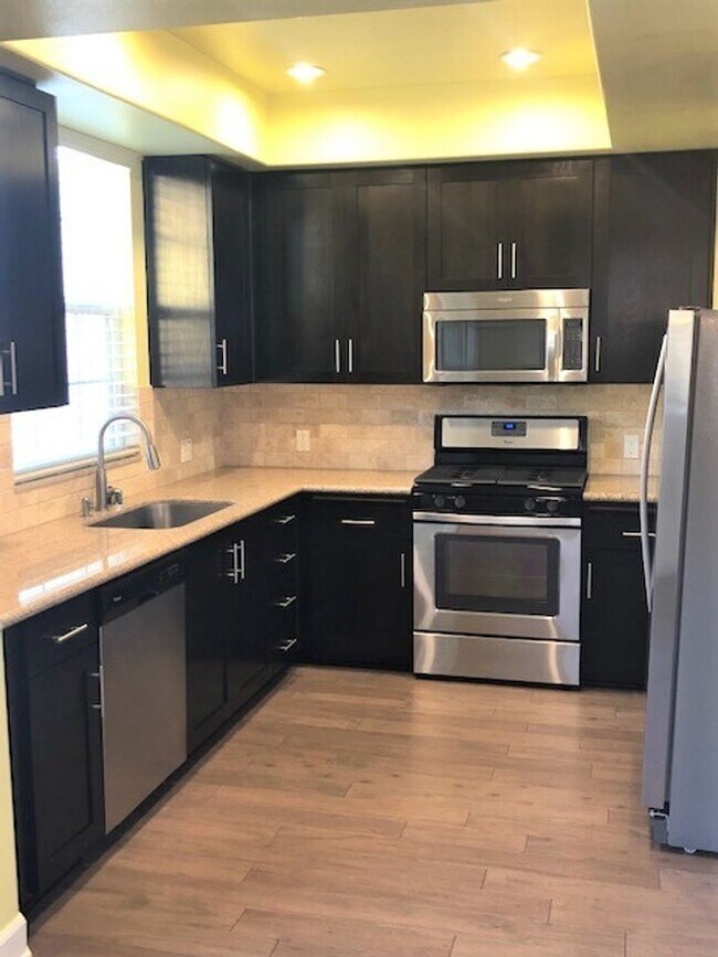 Building Photo - Ventura Cannery Condo - Two Bedroom locate...