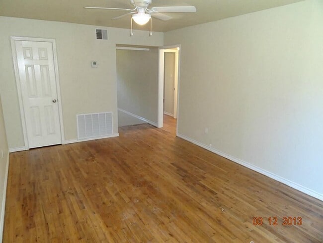 Building Photo - 3010 Oakdale St