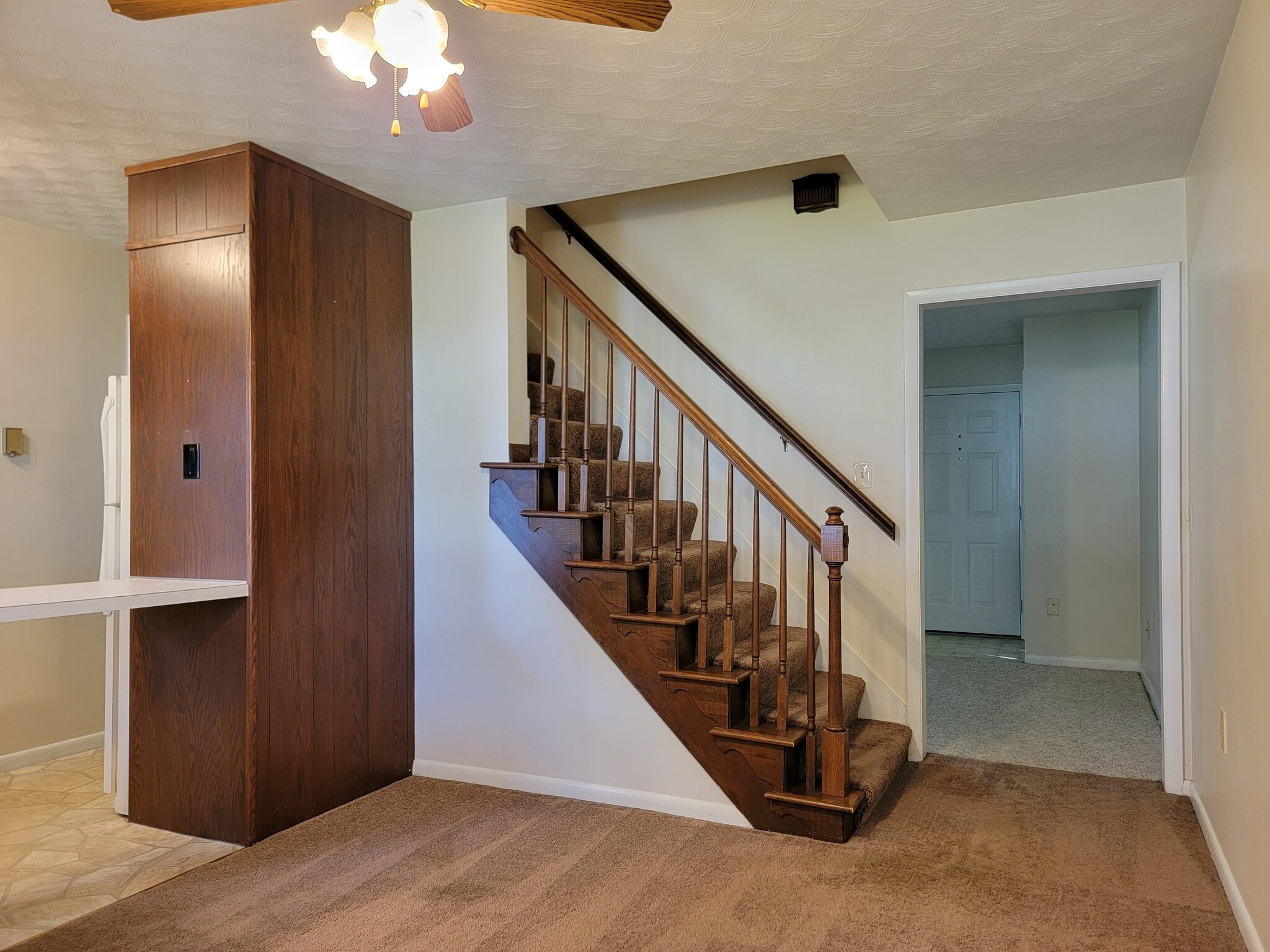 Building Photo - 457 W Main Ave