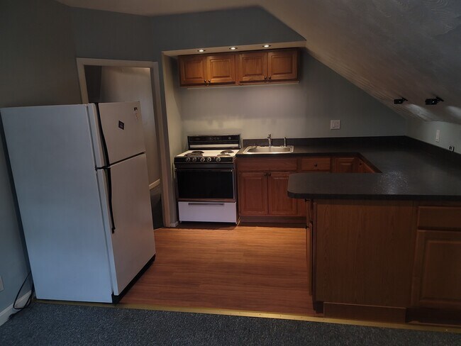 Building Photo - 651 Fall River Ave