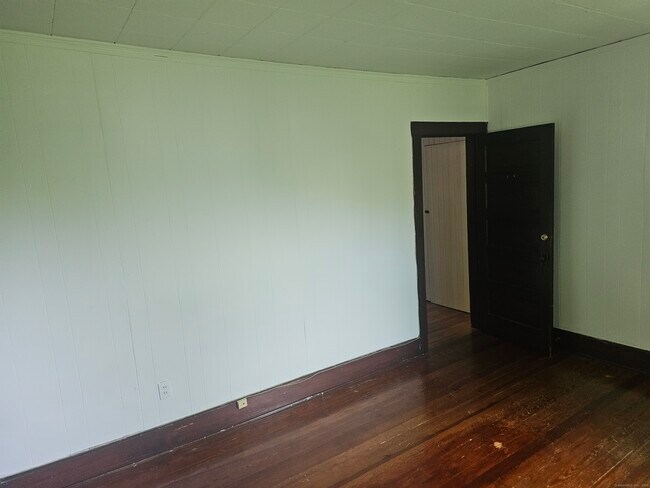 Building Photo - 32 Latham St