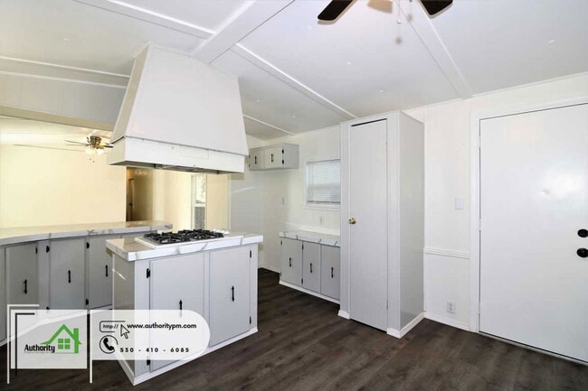 Building Photo - 3466 Shirley St