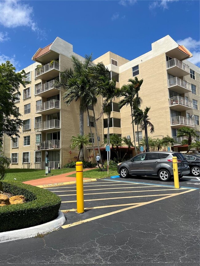 Building Photo - 13120 SW 92nd Ave