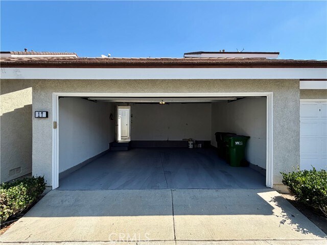 Building Photo - 17 Goldenrod