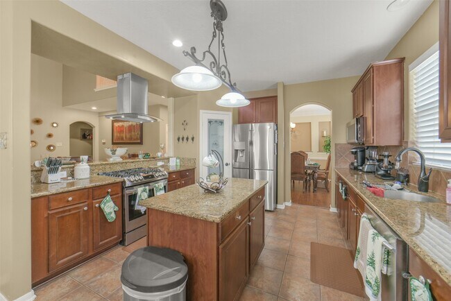 Building Photo - 2103 Blue Water Bay Dr