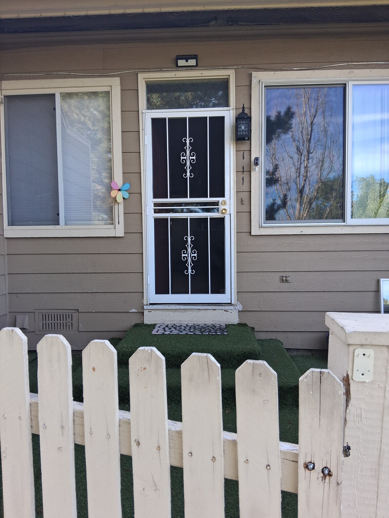 Front patio deck - 1089 S Walden Way