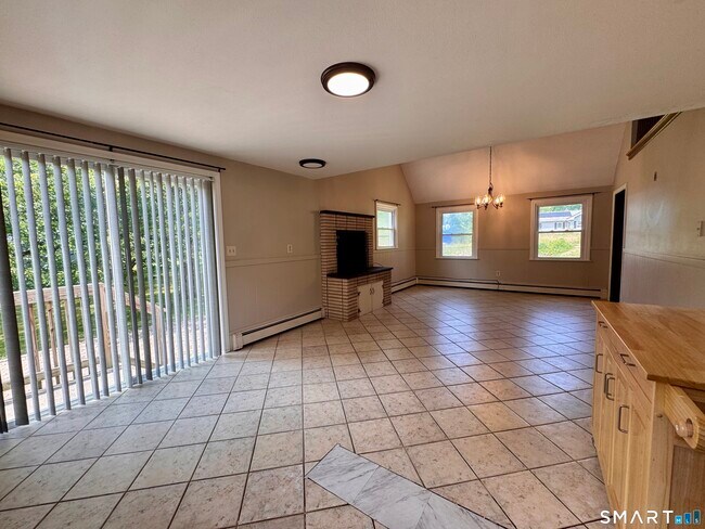 Building Photo - 138 Hampden Rd