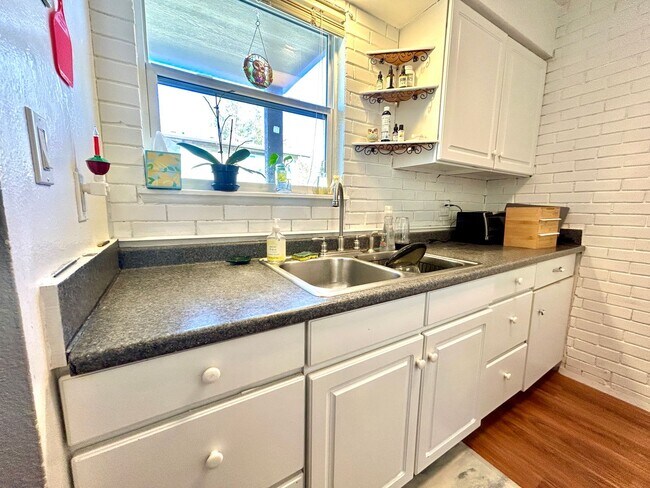 Building Photo - Beautiful two-story townhome in Denver! Low Maintenance!