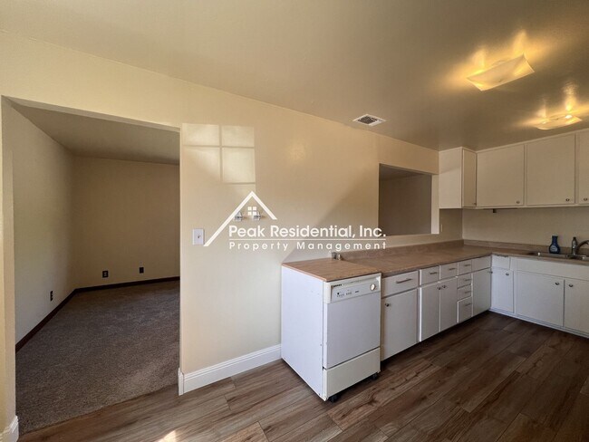 Building Photo - 5546 Cranbrook Way