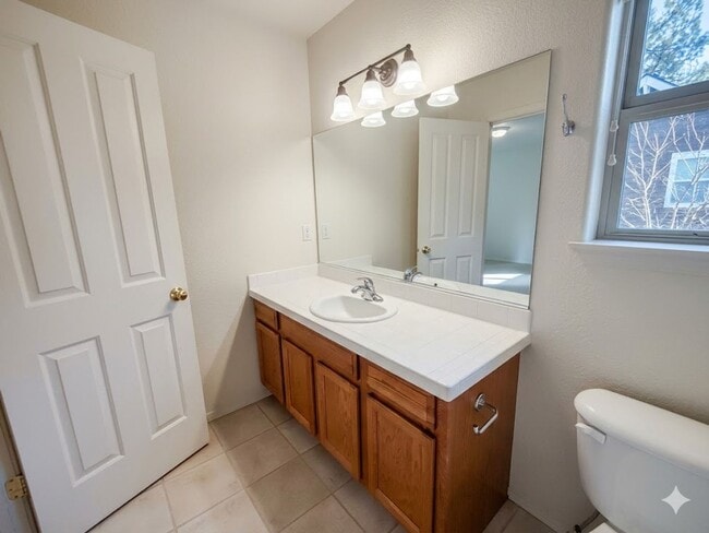 Building Photo - Beautiful 2x2.5 townhouse in NW Crossing!