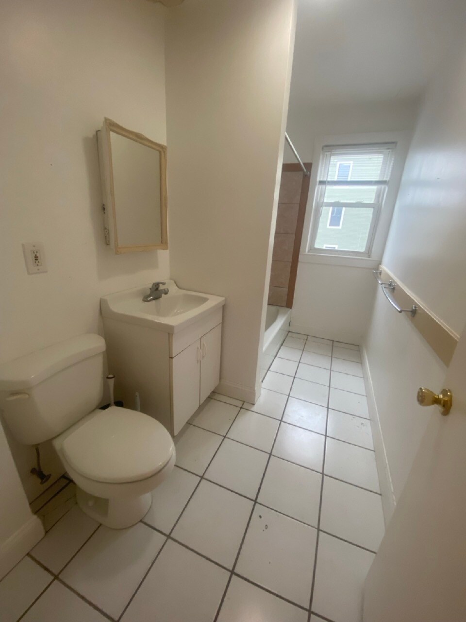 Building Photo - 86 Fellsway W