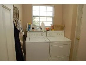 Building Photo - 2120 S Azalea Ln