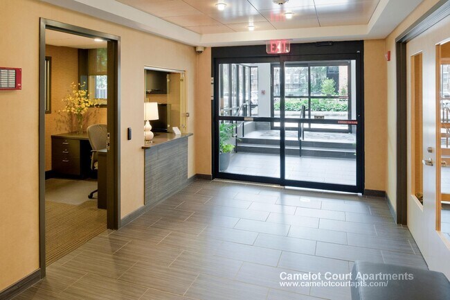 Building Photo - 10 Camelot Ct