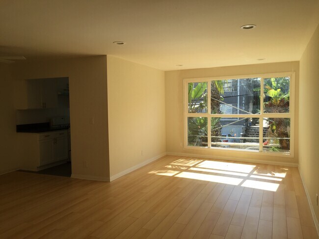 Building Photo - 3400 Club Dr