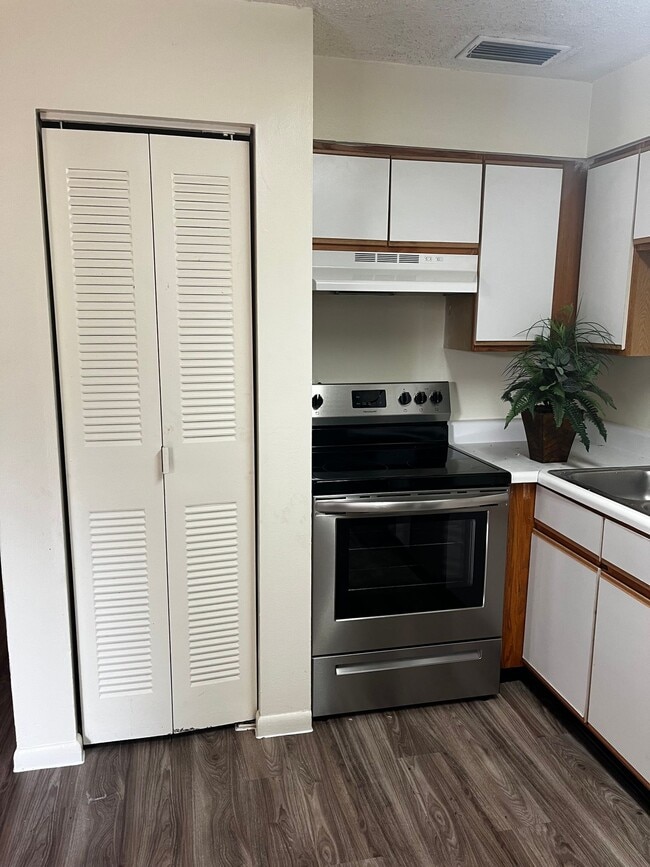 Floorplan - Canterbury Place Apartments