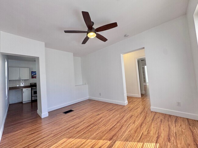 Building Photo - 436 N Grandview Ave