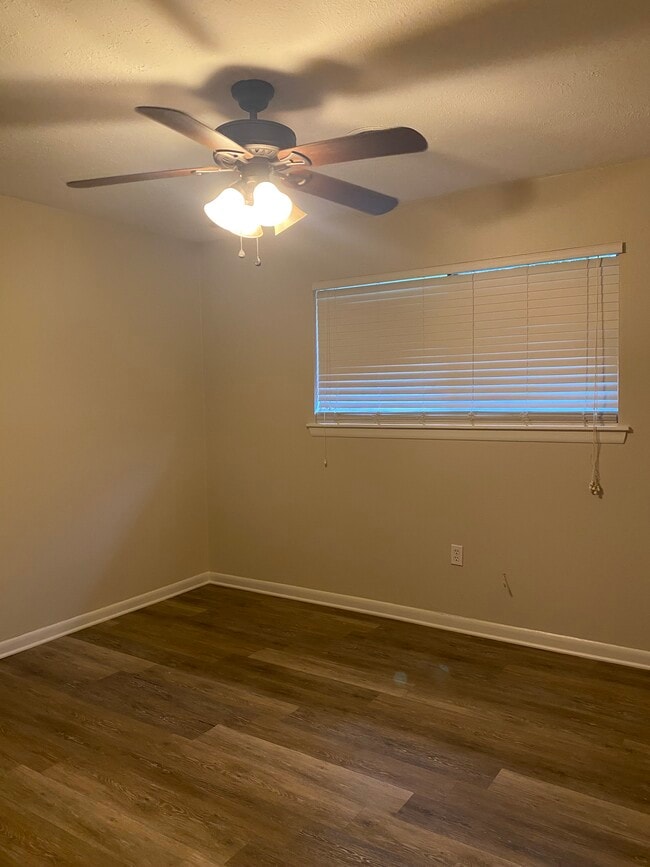 Building Photo - 1108 Dona Dr