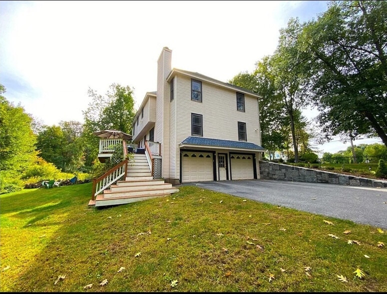 Building Photo - 340 River Rd