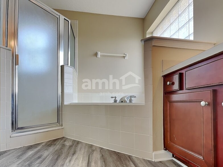 Building Photo - 11417 Johnson Creek Cir