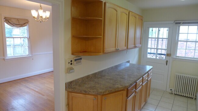 Building Photo - 300 Woodbourne Ave