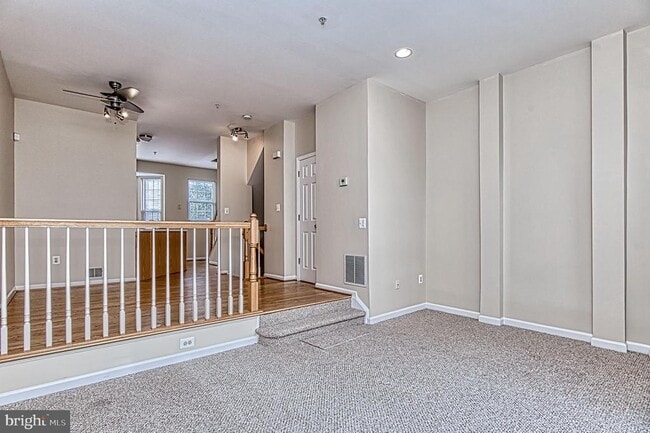 Building Photo - 5832 Cowling Ct