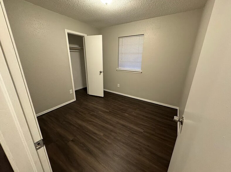 Building Photo - 8801 Cedar Ln