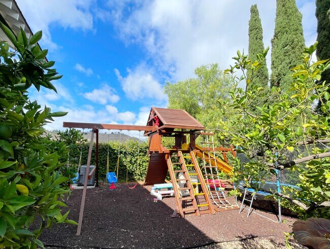 Building Photo - 29570 Spotted Bull Ln