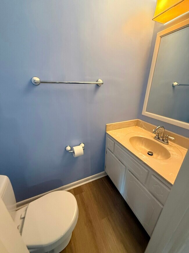 Building Photo - 503 Benlea Ct