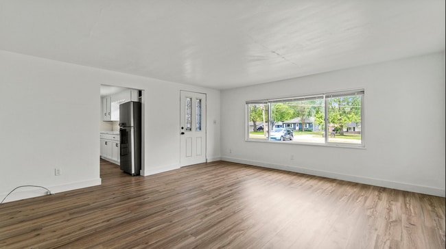 Building Photo - COMING SOON! 3 Bed/ 2 bath House!
