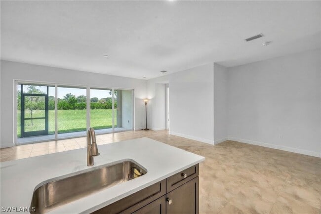 Building Photo - 12445 Dahlia Ct