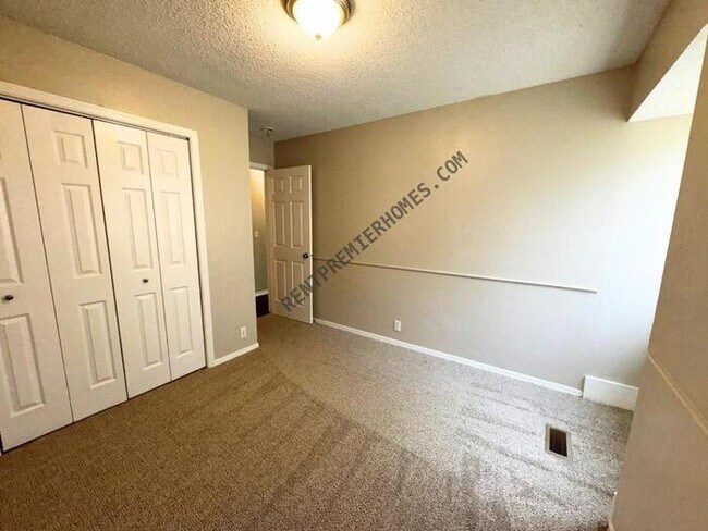 Building Photo - 1404 S Gemini Rd