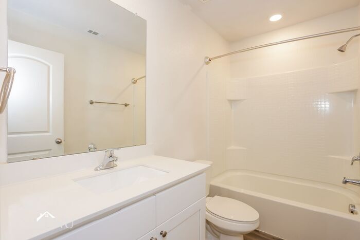 Building Photo - 1927 Hialeah Dr