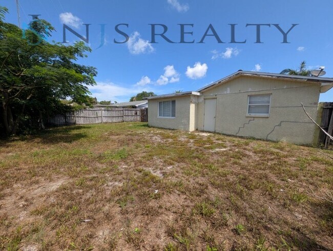 Building Photo - 3034 Roxbury Dr