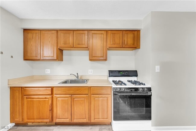 Building Photo - 20160 Beachview Dr