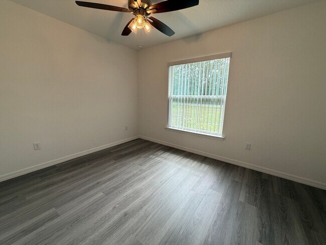 Building Photo - Great Price, Won't Last!!