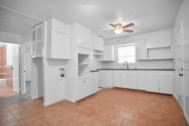 Building Photo - 1307 61st St